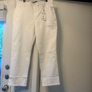 NWT Gloria Vanderbilt Women's Cropped White Jeans, slimming, stretch